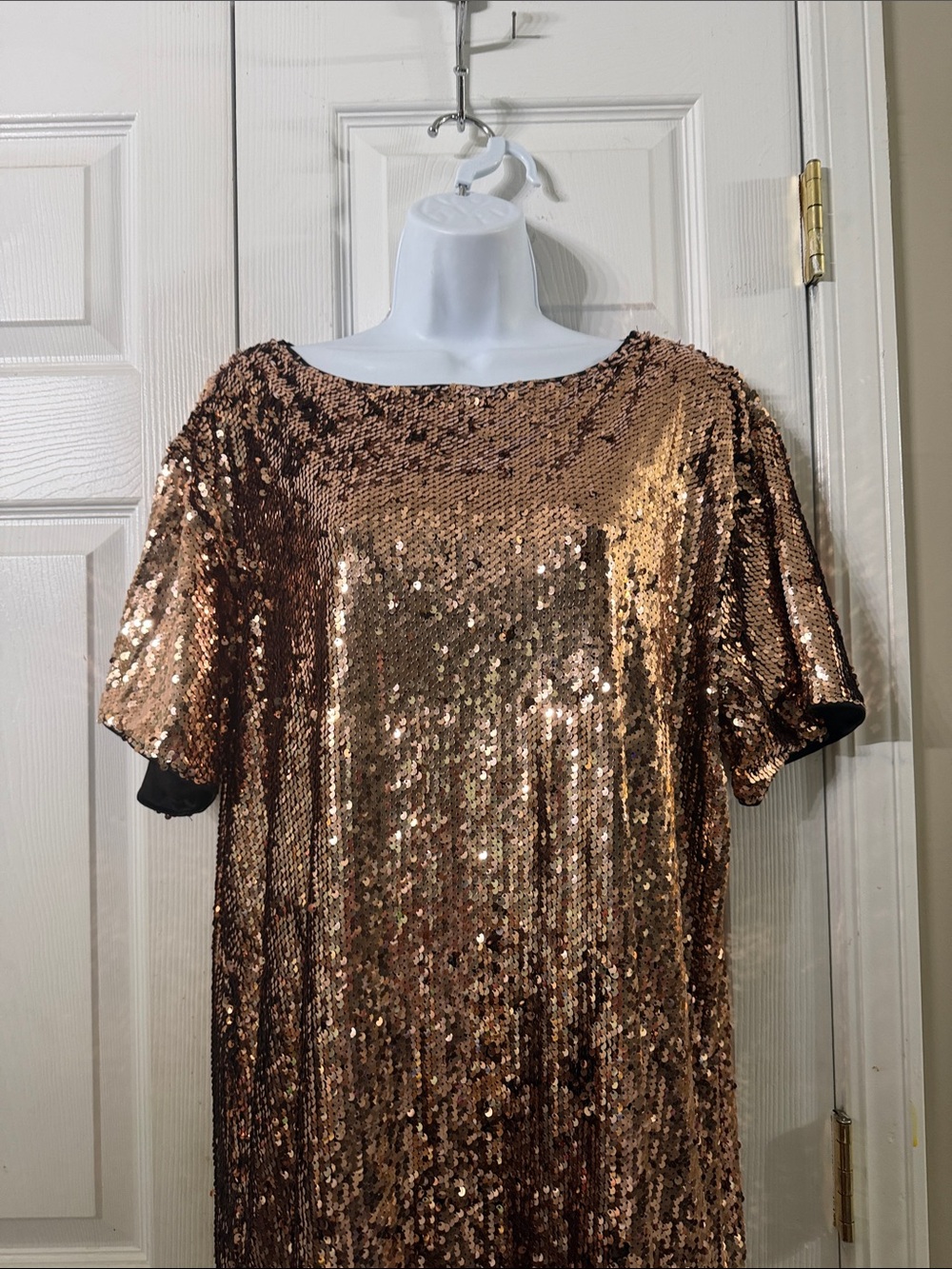 Hot & Delicious Rose Gold Sequin Shift Dress Sz S NWOT - Picture 3 of 8